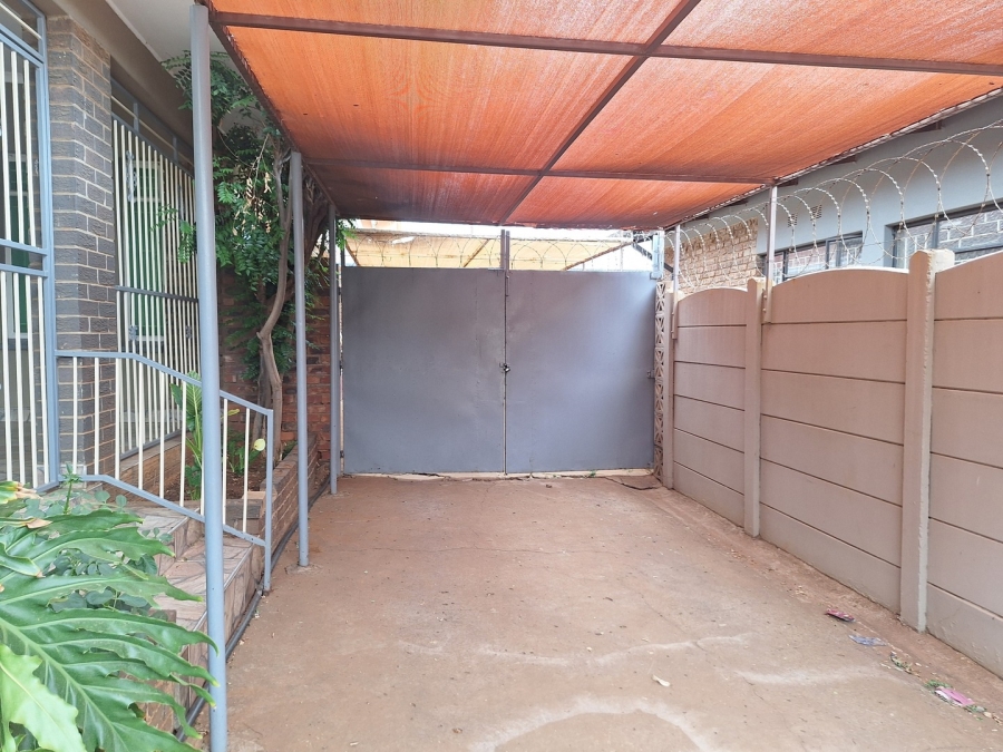 5 Bedroom Property for Sale in Mohadin North West